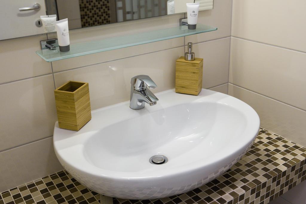 Laura Lux Suites สปลิท ภายนอก รูปภาพ